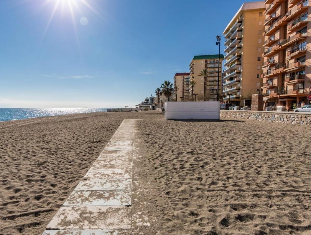 Fuengirola. Bonito Apartamento En Paseo Maritimo. Espectaculares Vistas Al Mar. Primera Linea Exteriör bild