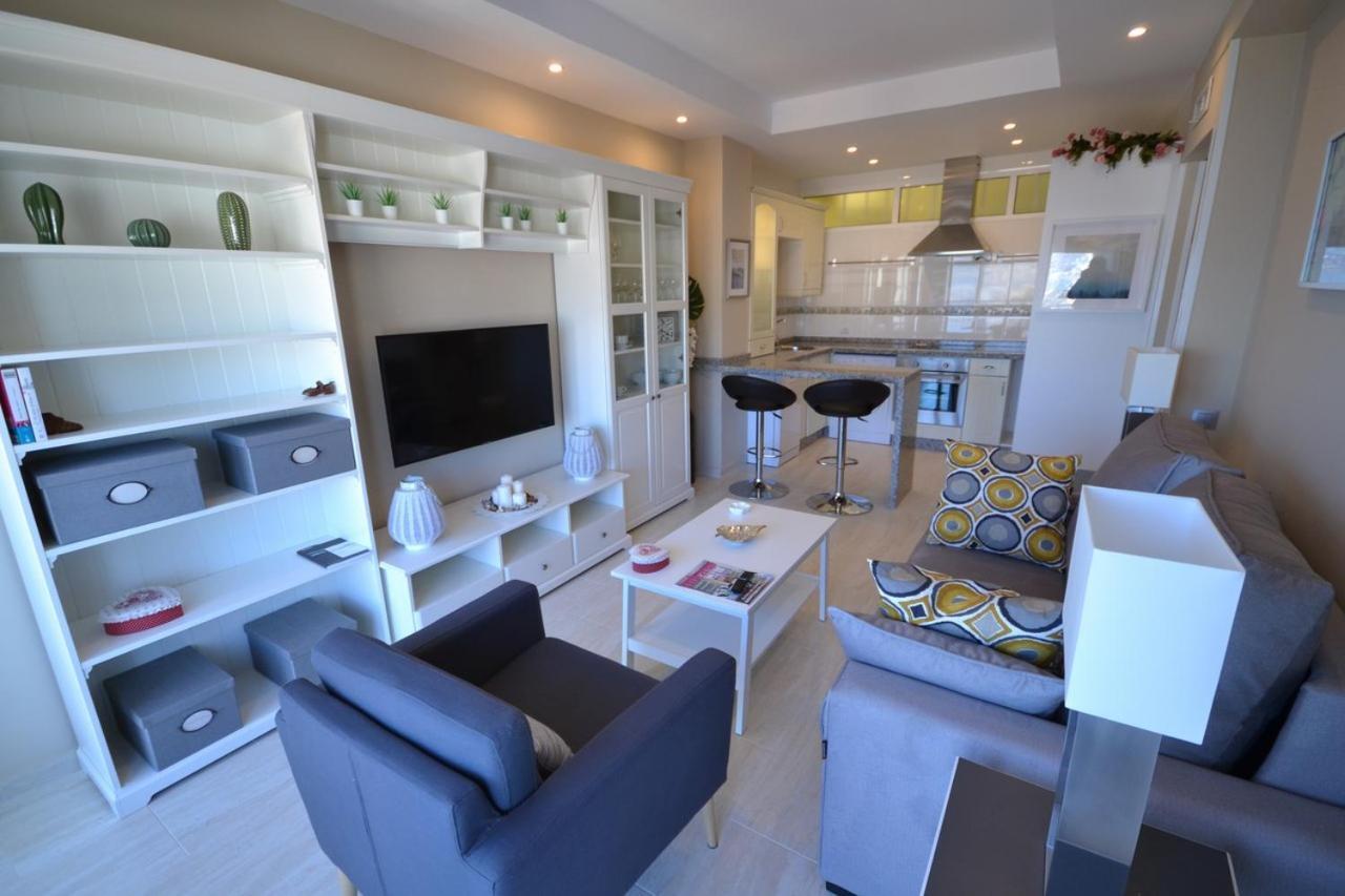 Fuengirola. Bonito Apartamento En Paseo Maritimo. Espectaculares Vistas Al Mar. Primera Linea Exteriör bild