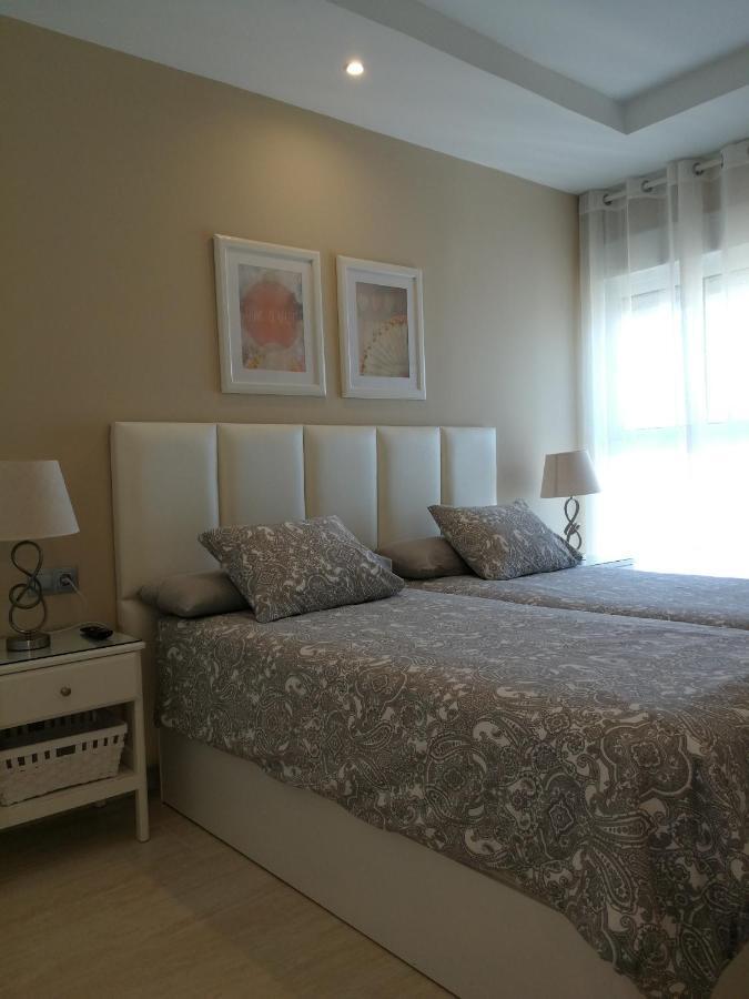 Fuengirola. Bonito Apartamento En Paseo Maritimo. Espectaculares Vistas Al Mar. Primera Linea Exteriör bild