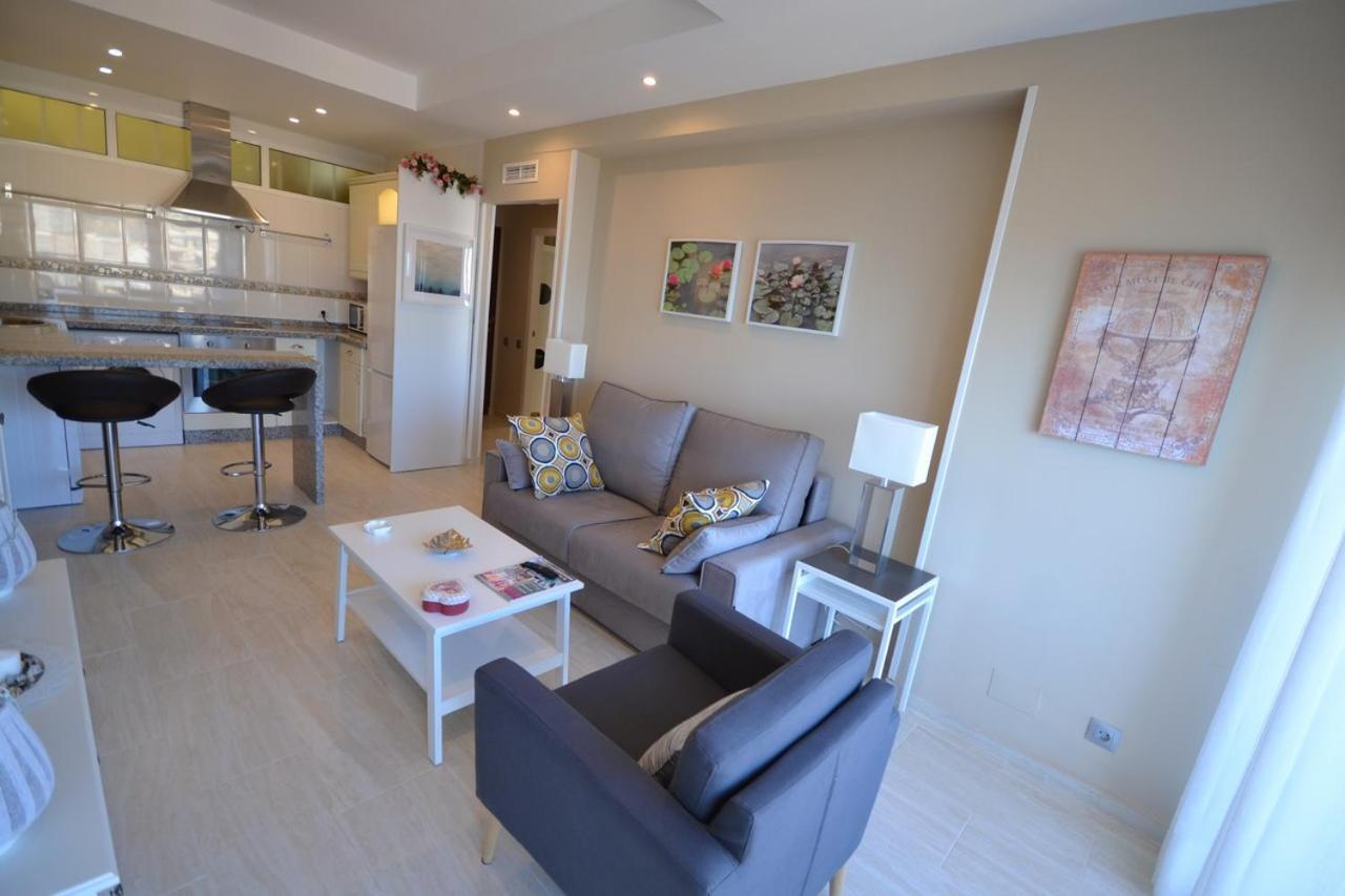 Fuengirola. Bonito Apartamento En Paseo Maritimo. Espectaculares Vistas Al Mar. Primera Linea Exteriör bild